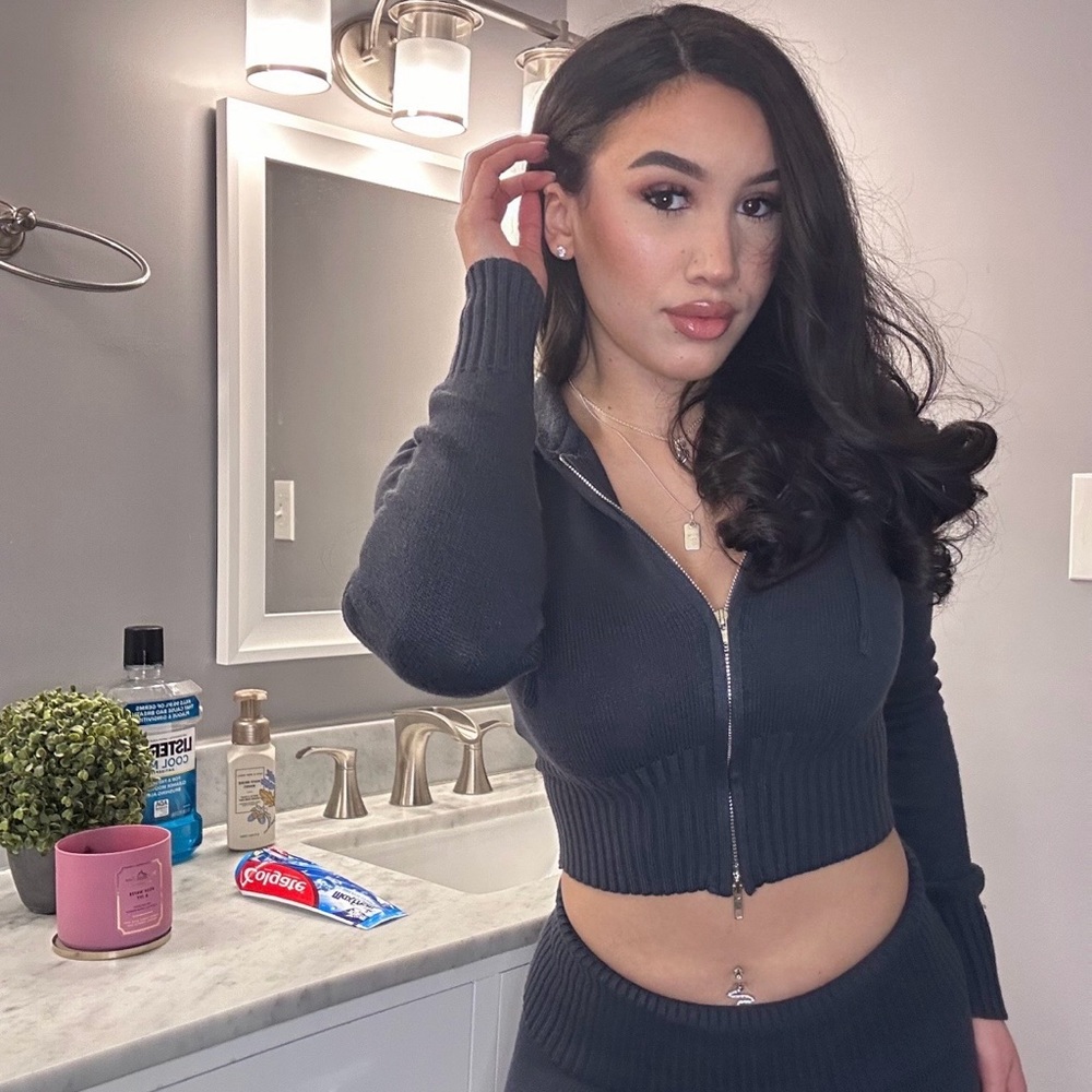 Meet your Posher, Kayla